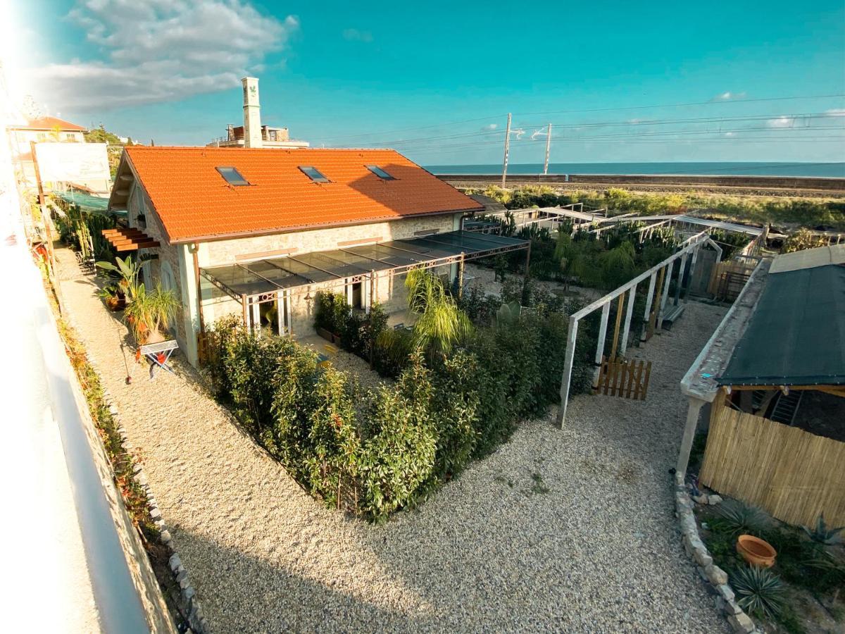Appartamento New Agriloft 4 Palms clima, giardino e Wi-Fi a 50 mt dal mare Bordighera Esterno foto